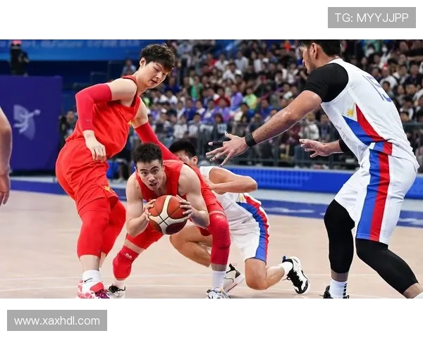 中国篮球队逆转战胜菲律宾队 决胜时刻展现团队精神迎来亚锦赛四强