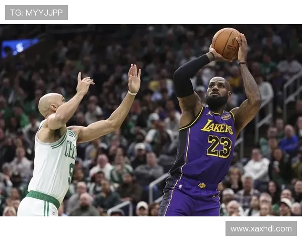 勒布朗带领湖人逆转勇士 詹姆斯火力全开创下新纪录