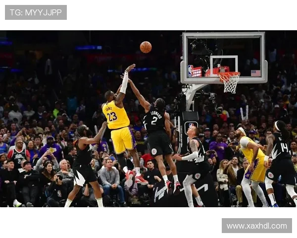 詹姆斯迎来职业生涯新高 领先湖人逆转取胜战绩创纪录 詹姆斯迎来职业生涯新高 领先湖人逆转取胜战绩创纪录